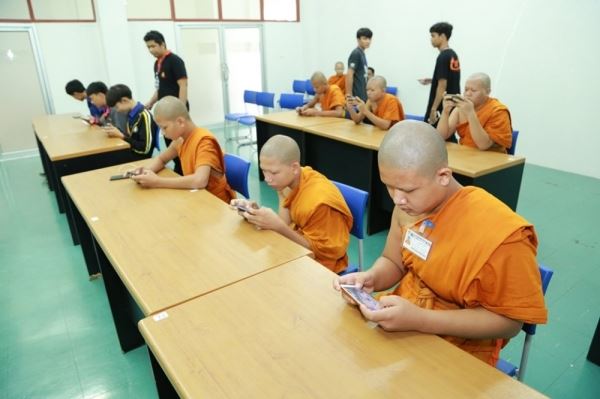  Буддистские монахи выиграли турнир по мобильной игре, хотя от них не ждали победы 